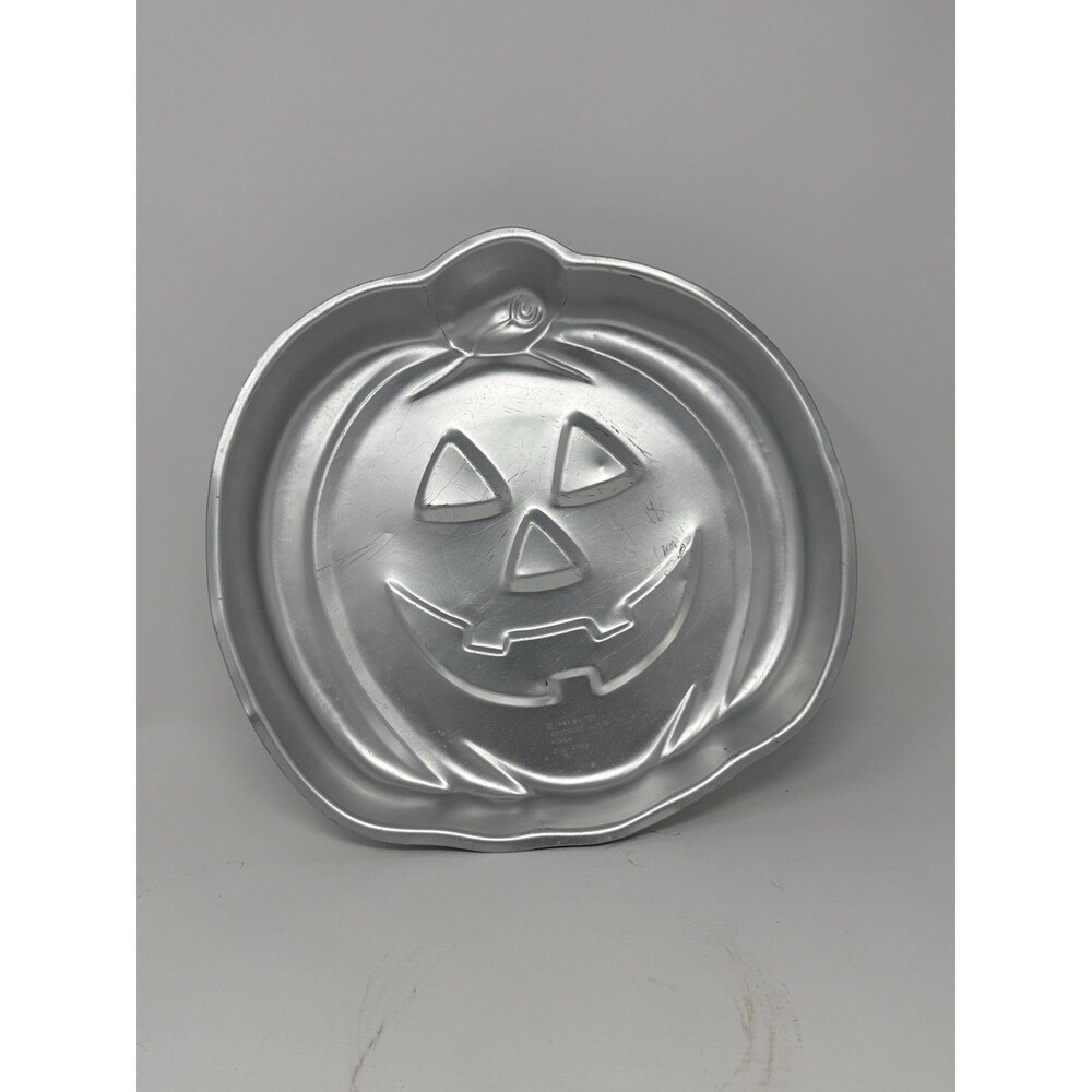 Wilton Vintage 1981 Pumpkin Shaped Aluminum Cake Pan Model 502-2928